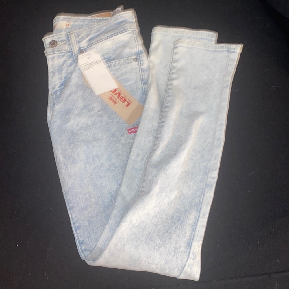 Levi’s Light Wash Skinny Jeans